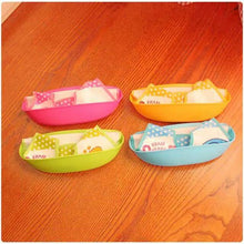 Load image into Gallery viewer, Bib  Silikon Plastik / Celemek Makan Bayi Anti Air / Slabber Silikon Bayi